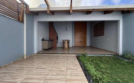 Sobrado com Lote Extra ao Lado em Dois Viznhos, Paraná