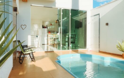 Casa com 4 suítes e 4 vagas no bairro Universitário