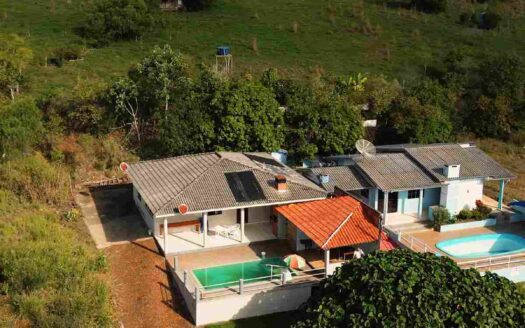 Casa no Lago de São Jorge – PR | Piscina e 3 Quartos